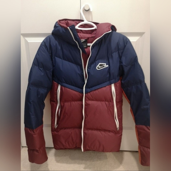 Nike hooded puffer jacket (down-filled) - Picture 3 of 5